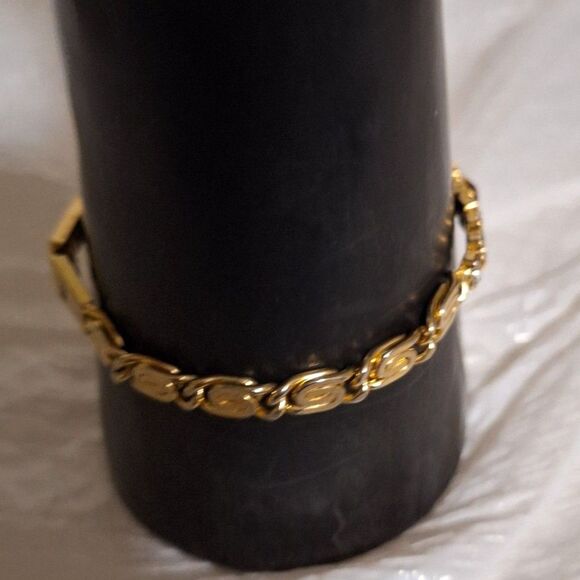 A Women's Vintage Tennis Bracelet Rhinestone Gold Tone Elegant Feminine - Picture 4 of 9